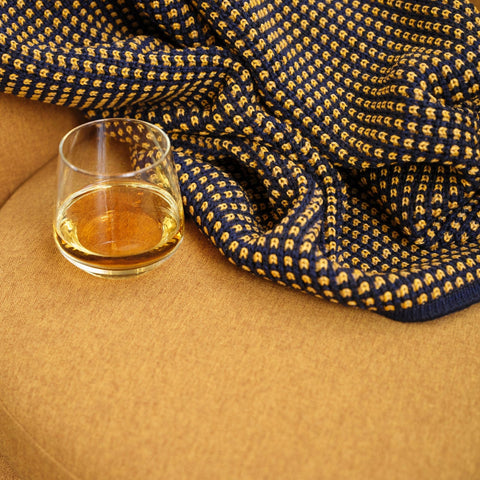 
                          Lade das Bild in den Galerie-Viewer, Stauning Whisky merchandise Loyal Blanket - Stauning // S.N.S.
                      